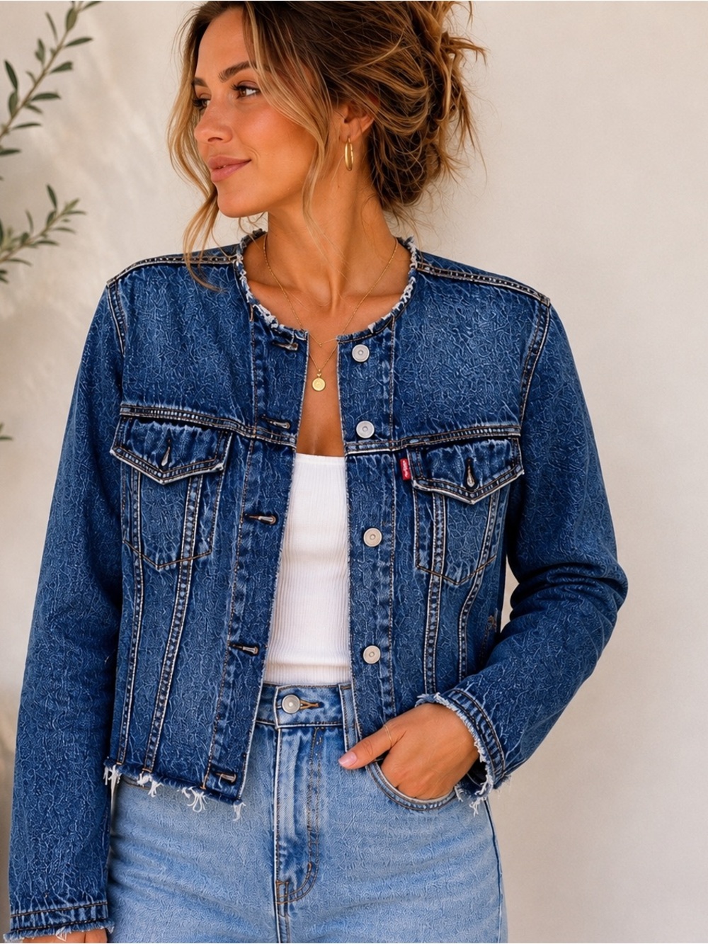 Levi’s Collarless Cropped Trucker Jacket L Blue Denim 90s Y2K Raw Hem Chic